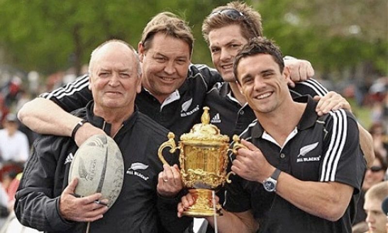 Antrenorul campioanei mondiale, Graham Henry, a părăsit naţionala All Blacks